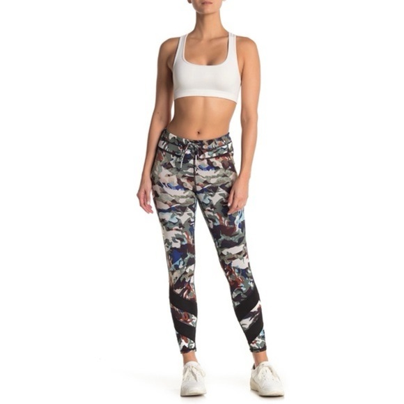 Free People FP movement size large Daybreak Camo 7/8 Legging with ruching - Picture 1 of 5